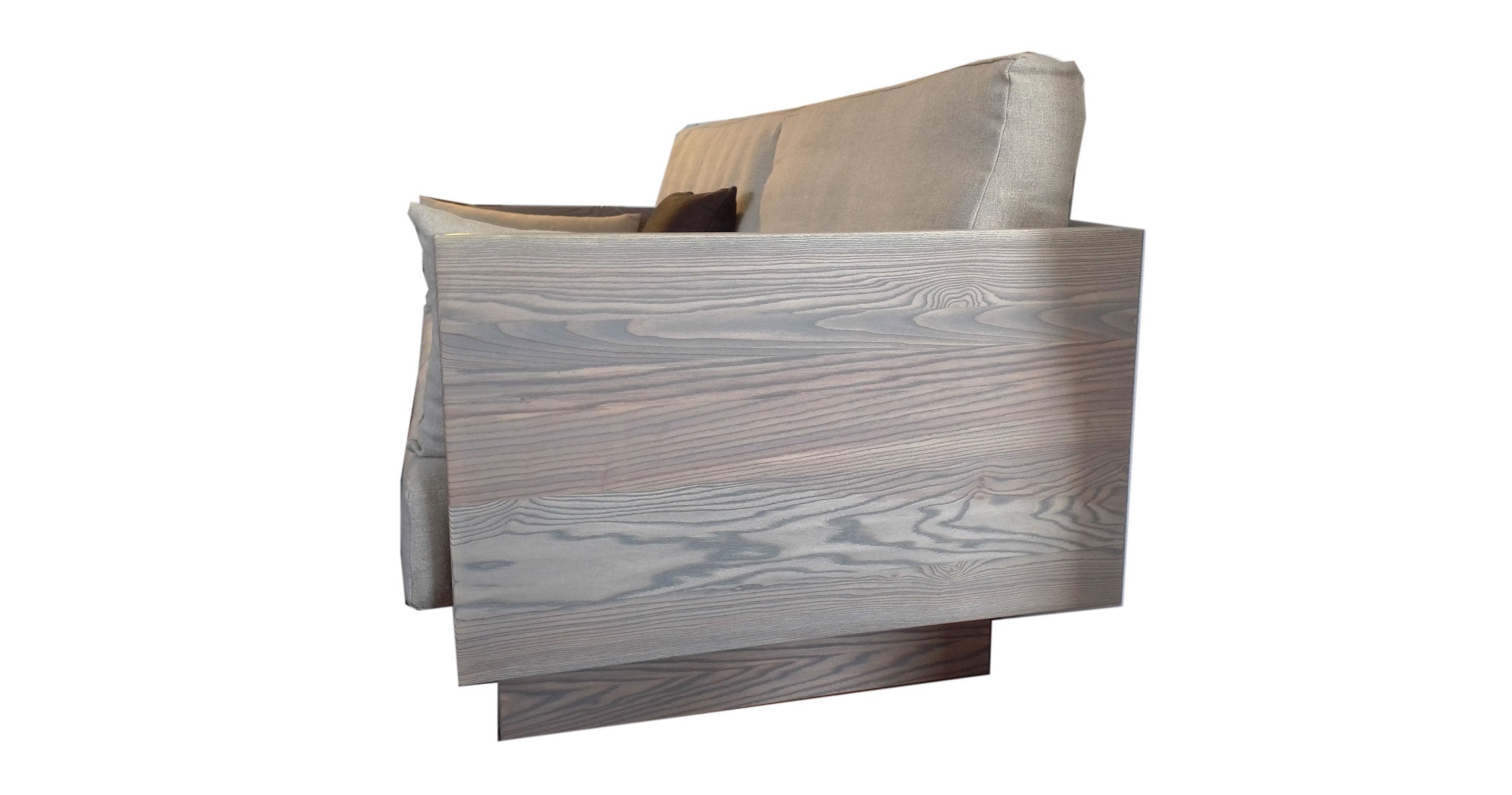 Canapé avec structure en bois de frêne des Vosges et dossier coussin beige clair, montrant le veinage du bois brossé et le desig