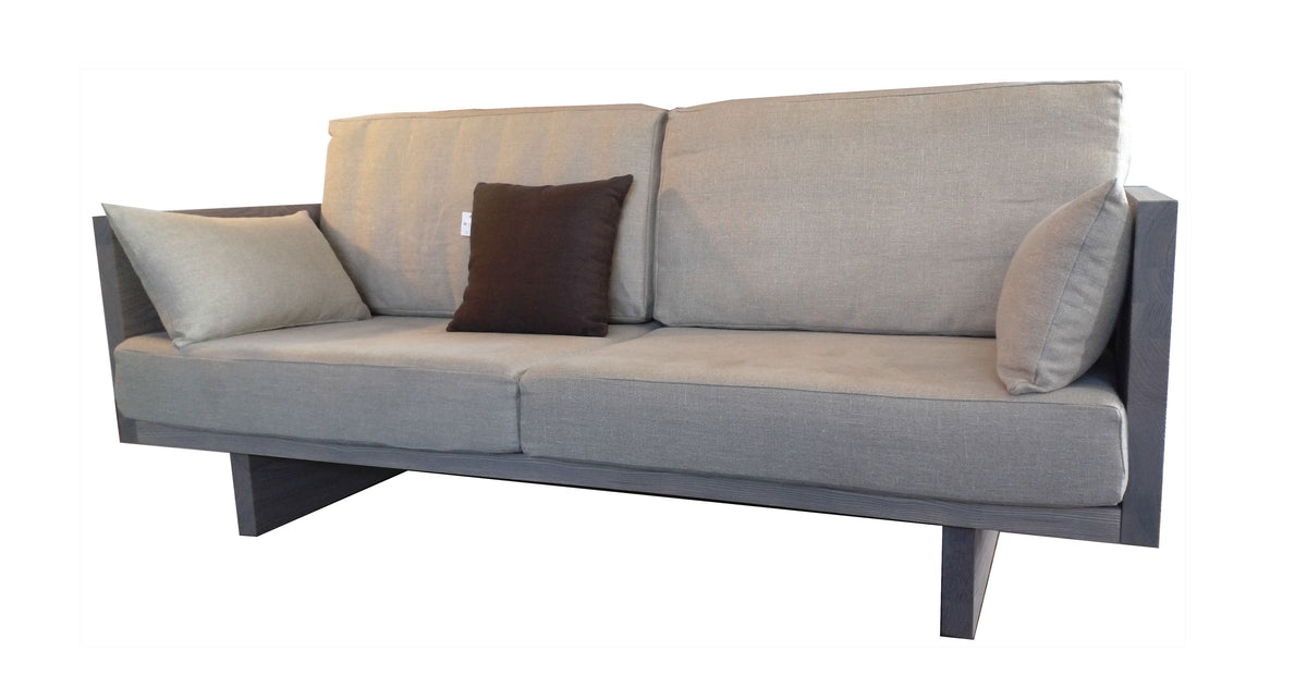 Canapé 100% écologique gris en bois de frêne des Vosges, structure moderne et coussins épais, assise longue avec dossiers et acc