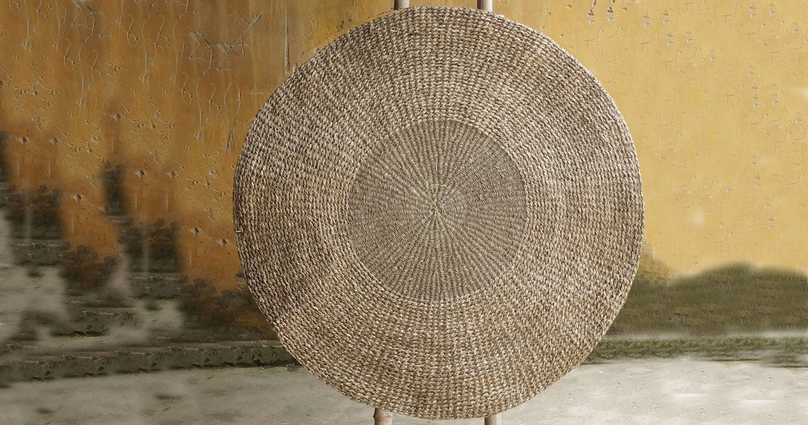 Tapis rond, naturel et tressé, motif spiralé bi-matière résistant