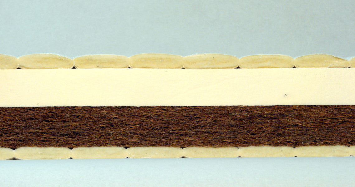 Vue en coupe latérale du matelas naturel pour enfant : une face souple (adolescent) et une face ferme (enfant). Latex, fibre de