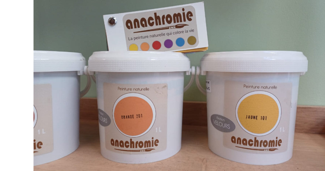 Palette de peinture naturelle Anachromie en pots de 1l. Existe en 2,5 litres et 5l. Couleurs chaudes pour habiller vos murs