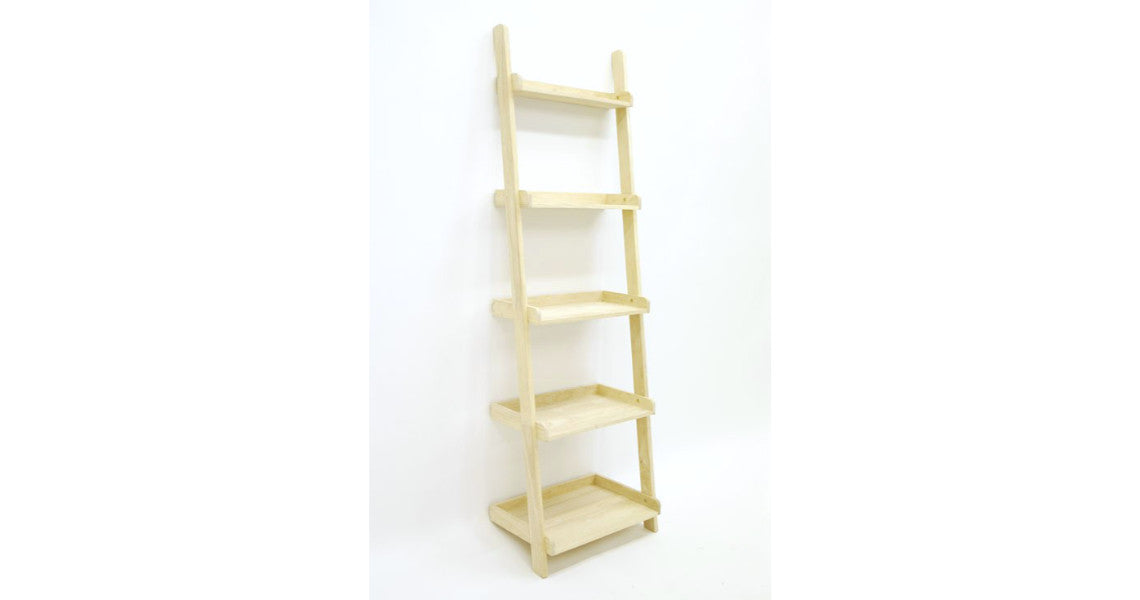 Étagère verticale en bois clair, structure légère et écologique avec plusieurs niveaux ouverts et base large.