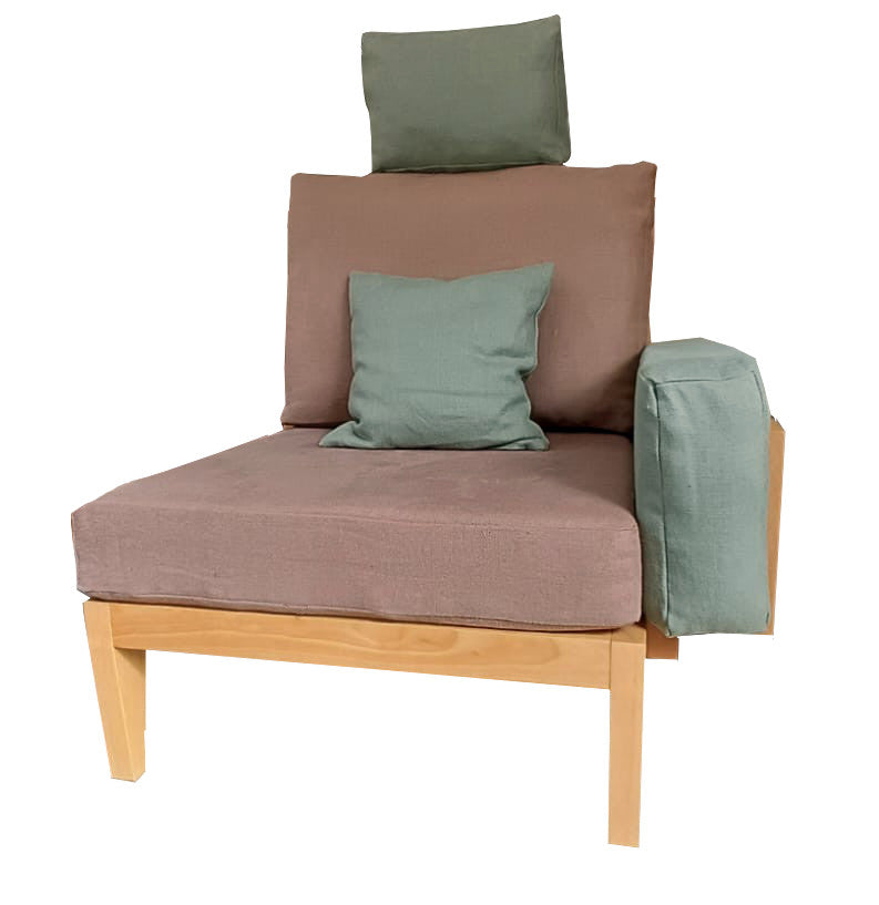 Chauffeuse en bois naturel avec appui-tête, garni avec des matériaux naturels sans produits toxiques. Grand confort et modulable