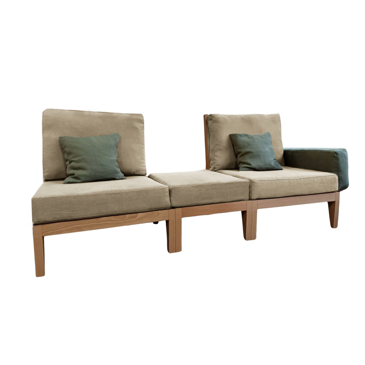Canapé modulable en bois naturel clair avec coussins en lin beige, ambiance nature et saine, Made in France.