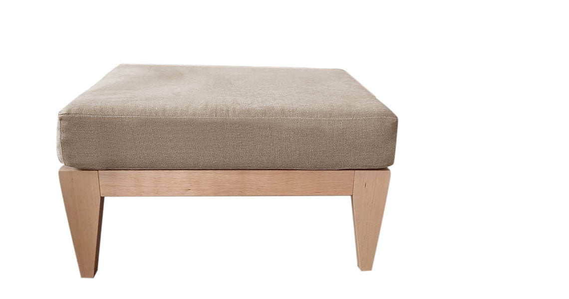 Fauteuils ottomane ou repose-pieds en bois naturel, assise coussin beige, style épuré, fabriqué en France et bio.
