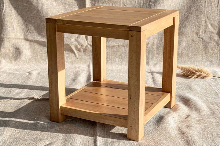 Petit meuble 2 plateaux ouverts écologique en bois avec finition naturelle, cadre carré et étagère inférieure, design minimalist